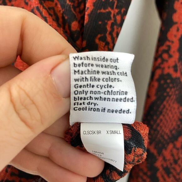 NINE WEST | Slinky Mockneck Red Snake Print Blouse P506 - Picture 4 of 8